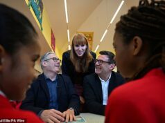 Você ainda se importa? O primeiro-ministro deu uma estranha demonstração de unidade com os rivais Renner e Burnham – ao insistir que não renunciará se o Partido Trabalhista sofrer um desastre eleitoral.