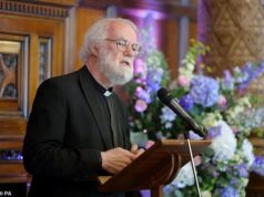 O ex-arcebispo de Canterbury perguntou à BBC: ‘O que você pensa que faz?’ Sobre a história dos Arqueiros onde Vikar se casa com uma Hindu