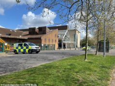 Quatro adolescentes foram presos depois que um menino de 16 anos foi morto a facadas perto de um shopping