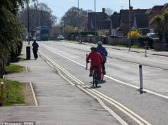 Conselhos com falta de dinheiro classificaram as ciclovias de £ 500.000 como ‘perigosas’ pelas famílias para liberar menos espaço para os usuários das estradas.