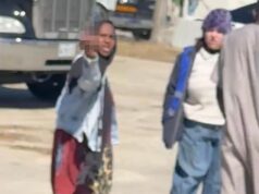 Os muçulmanos alegam racismo por rebocarem os seus carros para estacionarem ilegalmente fora da mesquita principal. tempo de serviço