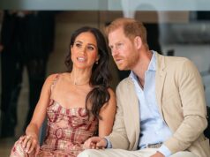 A entrada ultradiscreta de Harry e Meghan Markle na Austrália enquanto Sussex abandona a pompa real para um voo comercial “cotidiano”