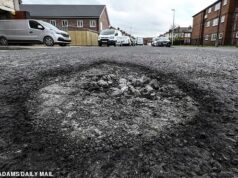 Conselhos alertaram que poderiam perder milhões em financiamento se não conseguissem consertar buracos