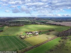 Os planos para expandir um clube de golfe foram bloqueados porque os moradores temem que as obras enviem mais de 42 mil caminhões pela estrada estreita.