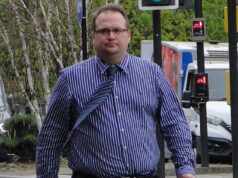 Funcionária de supermercado deixou um bilhete de suicídio depois de esvaziar as economias de £ 595.000 de sua mãe antes de se entregar à polícia, ouve o tribunal