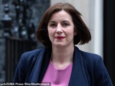 Bridget Phillipson foi acusada de usar as próximas eleições como uma ‘desculpa’ para não publicar as tão esperadas orientações sobre serviços para pessoas do mesmo sexo, um ano após uma decisão da Suprema Corte.