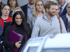 Como uma pasta roxa comum se tornou a maior história do mundo durante a última visita de Meghan e Harry à Austrália
