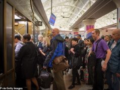 A NJ Transit cobra dos visitantes da Copa do Mundo mais de US$ 100 por uma viagem típica de US$ 13, para viajar para os próximos jogos