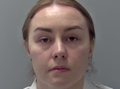 Oficial de prisão apaixonado que foi preso por contrabandear £ 35.000 em drogas para seu amante gangster está saudando sua liberdade no TikTok depois de ser libertado mais cedo