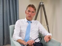 GP que continuou trabalhando enquanto estava suspenso por pedir a uma mulher muçulmana que tirasse o véu porque ele estava ‘lutando para entendê-la’ foi demitido