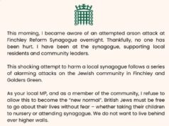 Polícia investiga ataque criminoso ‘anti-semita’ na sinagoga do norte de Londres depois que suspeitos vestidos com balaclava lançaram coquetéis molotov