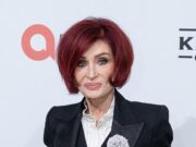 Sharon Osbourne confirma planos de se juntar à marcha ‘Unite the Kingdom’ do ativista de extrema direita Tommy Robinson
