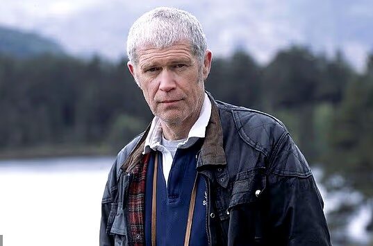 A estrela de King of the Glen, Alexander Morton, morre aos 81 anos: o ator escocês que foi padrasto de Leo Woodall presta homenagem