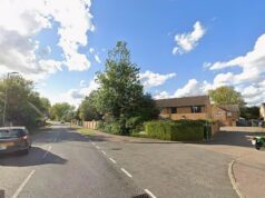 Mulher agressora sexual ‘tailandesa’ na casa dos 70 anos algema outro OAP e rouba corrente de ouro – dias depois de aposentada dizer que foi agredida e relógio Rolex roubado