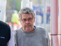 Filho admite ter mantido o corpo da mãe morta em um freezer por mais de dois anos para que pudesse continuar a embolsar sua pensão por seu estilo de vida de solteiro