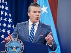 Pete Hegseth alerta o Irã para que os militares dos EUA ‘travem e carreguem’ e a inteligência seja melhor do que nunca para atacar a qualquer momento