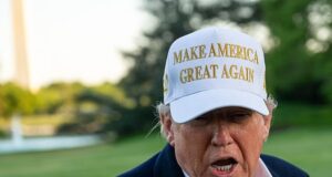 Trump quebra o silêncio sobre as acusações de estupro do ‘desprezível’ Eric Swalwell contra o Daily Mail