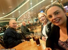 Seis dos passageiros da easyJet partiram incrédulos depois de terem sido informados de que o avião era demasiado pesado para desembarcar