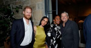 A verdadeira razão pela qual os especialistas acreditam que as fotos ‘constrangedoras’ de Meghan e Harry na festa da Netflix foram excluídas: sussurros ‘desfavoráveis’ giram meses após o ‘portão fotográfico’ de Kris Jenner