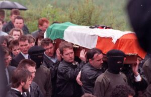 Dinheiro público está a ser usado para “punir” veteranos do SAS, afirmaram antigos comandantes do exército, depois de um juiz ter rejeitado uma contestação apresentada pela família de um homem do IRA morto há 35 anos.