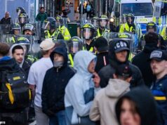 Polícia de choque na Surrey High Street. Um ‘estupro coletivo’ com mais perguntas do que respostas. E um instantâneo de uma nação perdendo a fé na autoridade: Fred Kelly