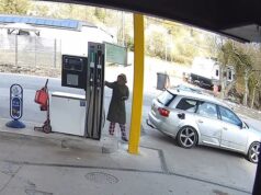 Roubo de combustível aumenta: a polícia libera CCTV de uma mulher vestida de pijama ‘abastecendo o carro antes de sair de graça’ em meio ao aumento do preço da gasolina