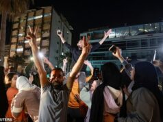 As celebrações irrompem no Líbano quando o cessar-fogo com Israel entra em vigor e Trump elogia o esforço de paz “histórico” com o Irão: “Coisas boas estão a acontecer!”