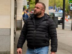 Requerente de asilo albanês diz que não deveria ser enviado de volta para ser julgado em seu país de origem porque a gangue que atirou nele 30 vezes com um AK-47 o aguarda