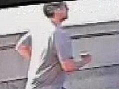 O motorista do ônibus ‘Putney Pusher’ que por pouco não acertou a cabeça de uma mulher teorizou por que o suspeito nunca foi pego (e disse que a vítima nunca lhe agradeceu!).