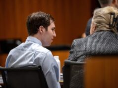 O suspeito de assassinato de Charlie Kirk, Tyler Robinson, pede ao juiz que proíba câmeras em seu julgamento de assassinato