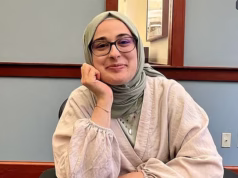 Estudante muçulmana filmada gritando ao ser detida pelo ICE após emitir uma explosão terrível contra os EUA enquanto retornava para sua terra natal, a Turquia