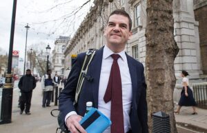 Andrew Pearce: O ‘traidor do Brexit’ que agora detém o destino de Starmer em suas próprias mãos