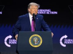 O presidente Trump revelou que ordenou que Pete Hegseth divulgasse arquivos de OVNIs do governo