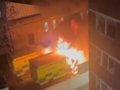 Um quarto suspeito compareceu ao tribunal sob a acusação de incêndio criminoso após atear fogo a uma ambulância judia