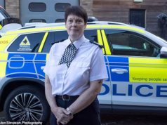 Polícia de investigação de intimidação volta ao trabalho após ameaças legais