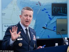 Militares dos EUA ‘preparando-se para embarcar em navios ligados ao Irã em poucos dias’ marcam grande aumento na queda de braço no Estreito de Ormuz