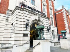 A Royal Academy of Music proibiu alunos de escolas particulares de se inscreverem em seu novo curso de fundação