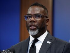 O prefeito desperto de Chicago inicia guerra ao vincular a indústria de restaurantes à escravidão