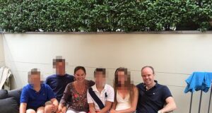 ‘Warren Buffett da Austrália’, pai de quatro filhos, se declara gay após colapso nervoso e demissão