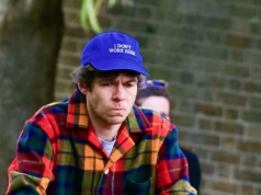 O marido de Keira Knightley há 13 anos, James Righton, deixou cair sua aliança de casamento enquanto andava de bicicleta pelo norte de Londres.