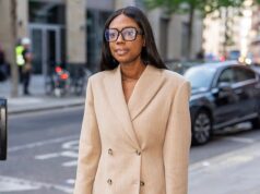 Claudia-Liza Vanderpuij, ex-estrela do Channel 5, chega ao tribunal após acusar o co-astro Dan Walker de bullying, sexting e abuso