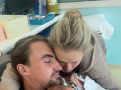 A parteira coloca o recém-nascido ‘azul e mole’ no peito da mãe e diz ‘você tem um bebê’ após o parto em casa, ouviu o inquérito