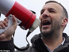 O Partido Verde de Jack Polanski está determinado a abandonar as suas políticas “malucas” para abolir a monarquia, dar aos imigrantes uma casa gratuita e reduzir os limites de velocidade das auto-estradas para 55 mph… Daily Mail para impedir que você lhes conte sobre eles!