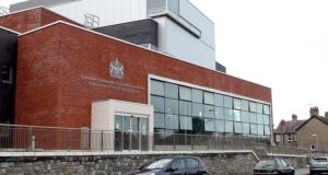 ‘Gangues de aliciamento asiáticas exploram, traficam e estupram adolescentes’ em cidade litorânea, ouve tribunal