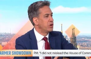 Ed Miliband diz que avisou que Mandelson iria ‘explodir’ enquanto Starmer se preparava para que o chefe do Ministério das Relações Exteriores fosse demitido para contar seu lado da história