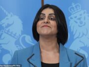 Shabana Mahmood diz ao questionador ‘liberal branco’ para ‘se foder’ após ser acusada de ‘reformar’ sua política de imigração