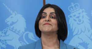 Shabana Mahmood diz ao questionador ‘liberal branco’ para ‘se foder’ após ser acusada de ‘reformar’ sua política de imigração