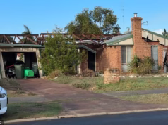 Um rastro de destruição é deixado depois que um suposto tornado estranho atingiu uma cidade australiana