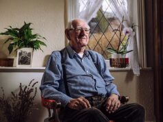 Um dos mais antigos veteranos sobreviventes da Normandia na Grã-Bretanha, que manteve a mente afiada lendo o Daily Mail todos os dias, morreu aos 106 anos.