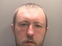 Um predador sexual que estuprou uma mulher sikh em um ataque racista confundindo-a com uma muçulmana recebeu alta de um hospital de saúde mental sem o devido apoio